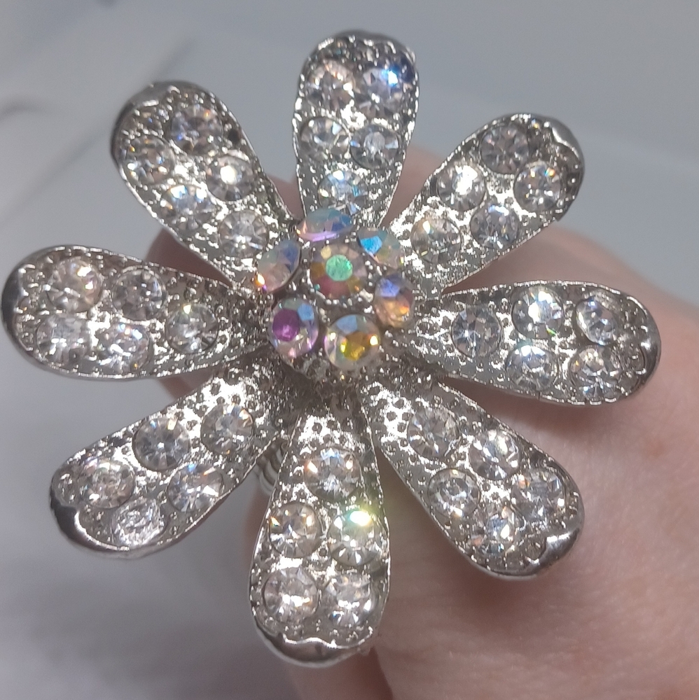 Silvertone Cocktail Rhinestone Flower Stretch Ring - Picture 10 of 13